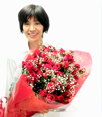 還暦祝いの贈り物 60本のバラの花束は赤やvipカラーなど